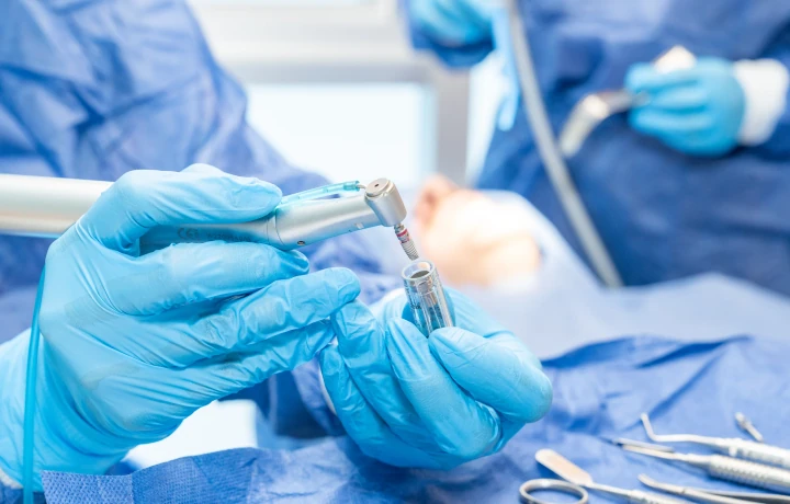 Dental implant instruments prepared in a sterile treatment room at hisonrisa.