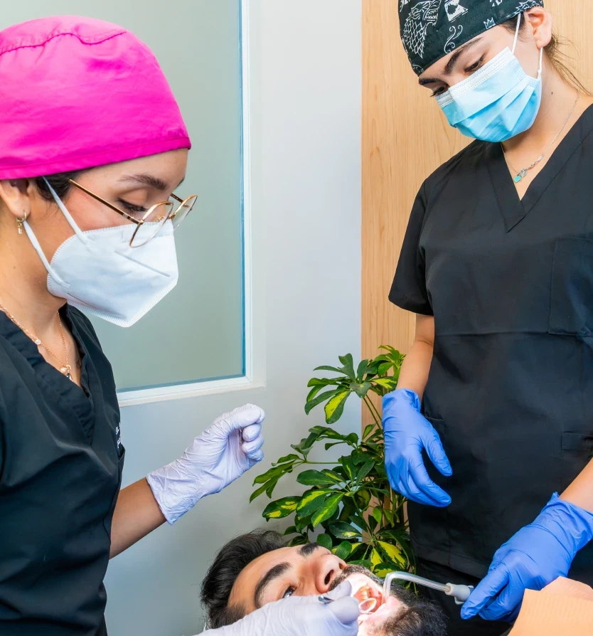 Two clinicians treating a patient at hisonrisa in Roma Sur.