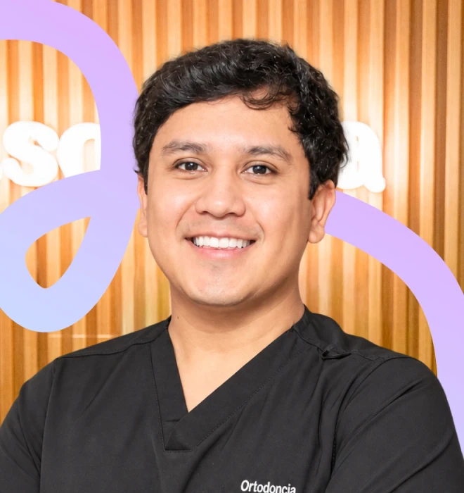 Portrait of Dr. Fernando Flores, orthodontist.