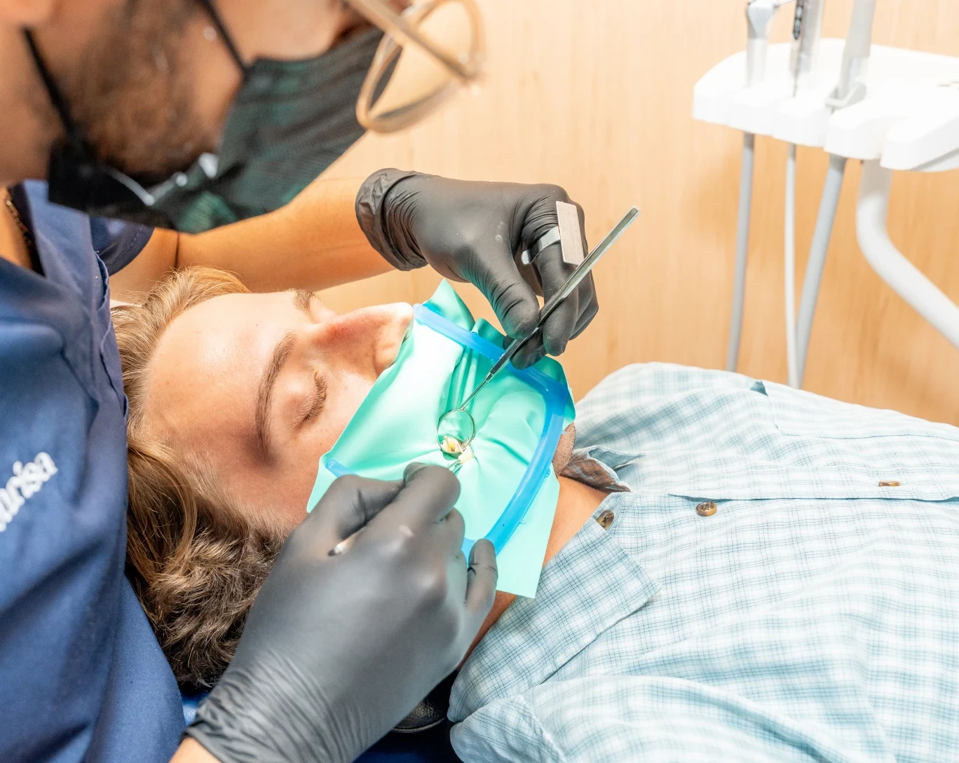Root canal treatment with dental isolation at hisonrisa in Roma Sur, Mexico City.