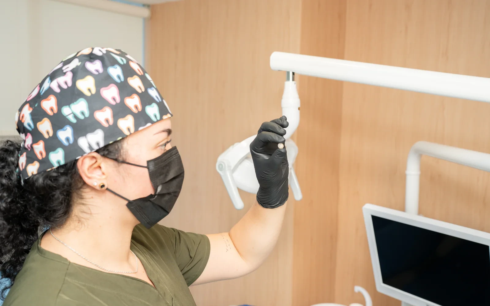 hisonrisa clinician examining a dental crown in a treatment room in Mexico City.